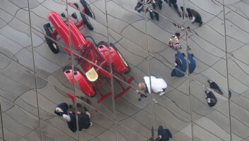 Titelbild des neuen Campus Mensch Magazins: Restaurierung für das Porsche Museum